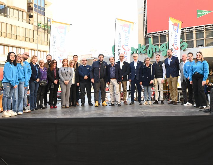 El presidente de la comunidad, Fernando López Miras, en la Ley organizada por la Asociación de Parientes de Niños con Cáncer en la Región de Mercia ...