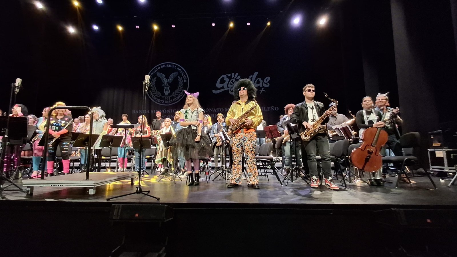 El administrador musical de Aguileño pone música en Carnival
