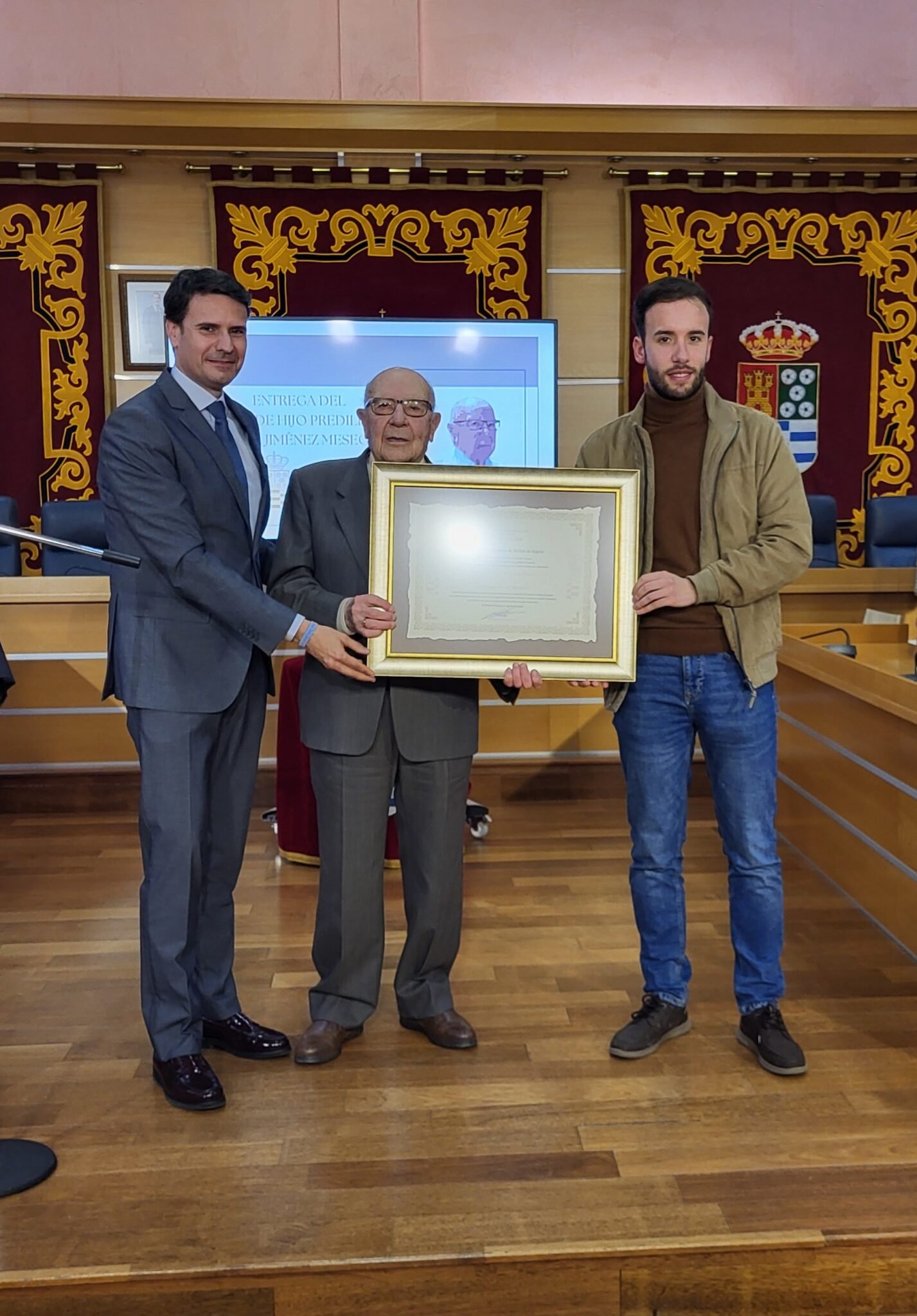 Título Hijo Predilecto Molina Acto de entrega a Ángel Jiménez Meseguer Foto1