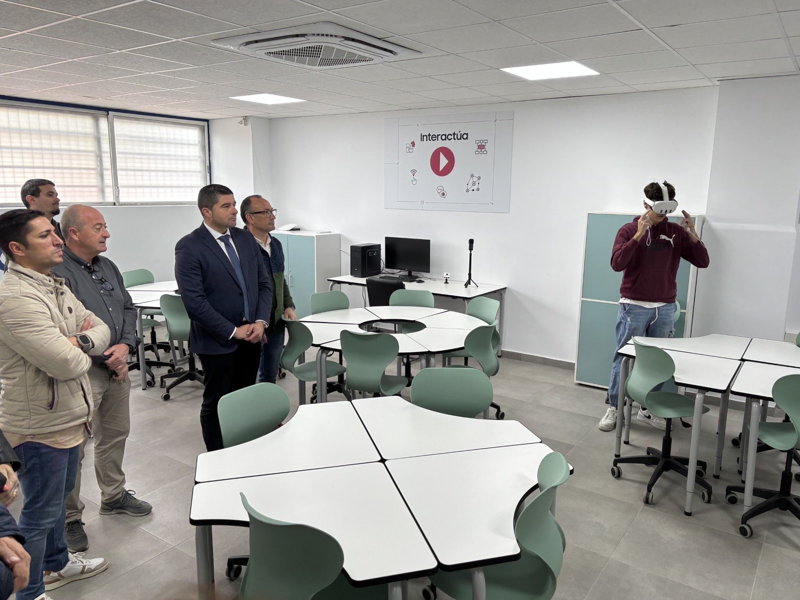 IES Europe abre su clase de tecnología aplicada