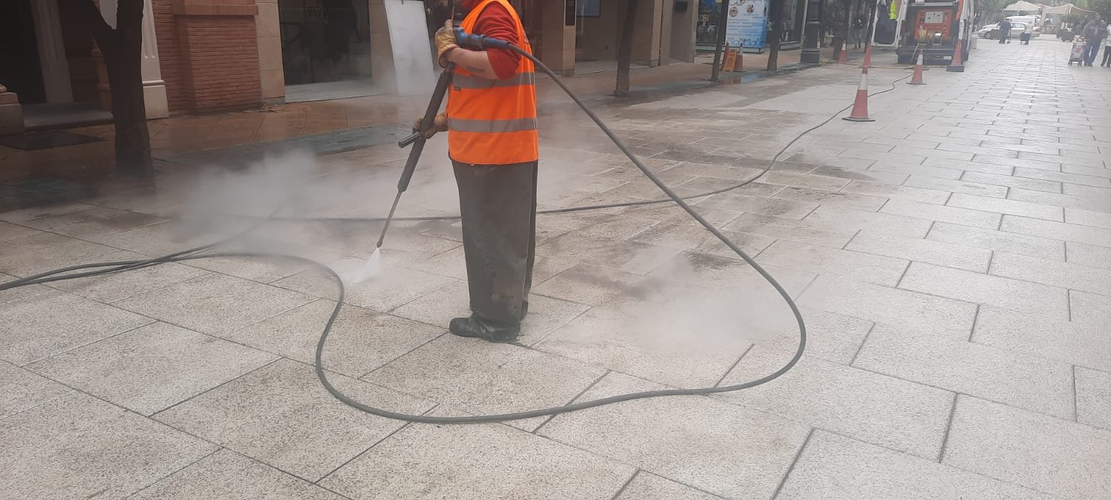 Vía Pública Molina Limpieza pavimentos Paseo Rosales y Plaza Región Murciana Foto1