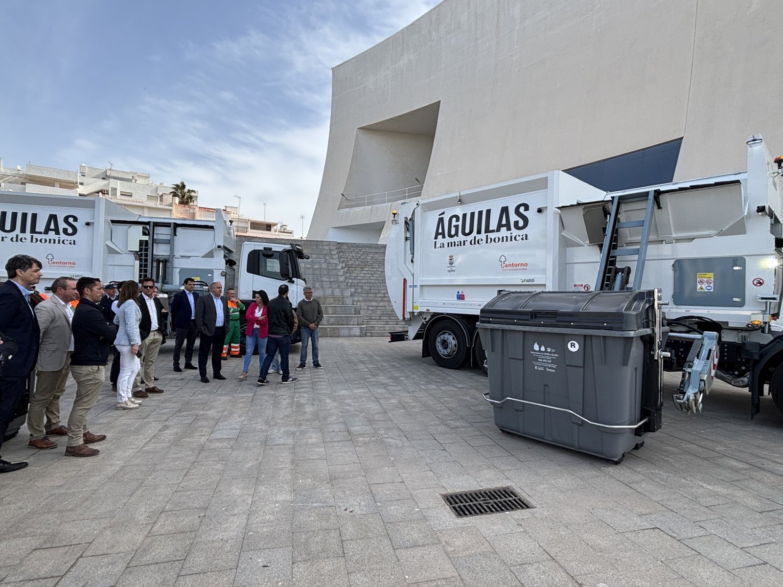 El Consejo Municipal de Águilas moderniza el servicio de recolección de residuos con nuevos contenedores y V ...