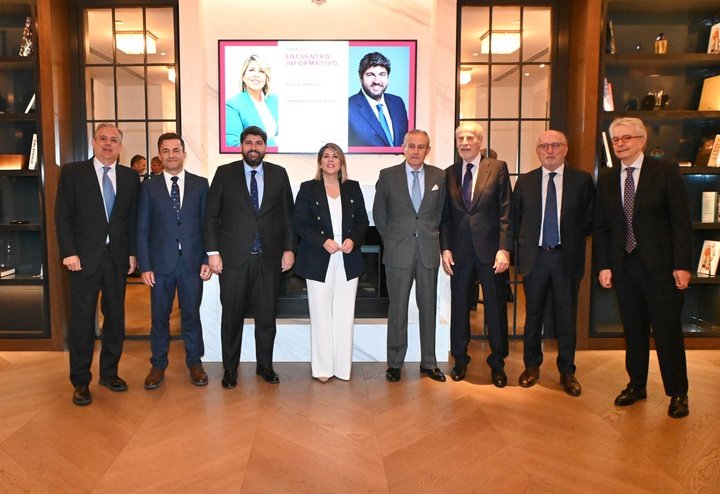 López Miras participa en el acto informativo de Europa Press, con el alcalde de Cartagena (2)