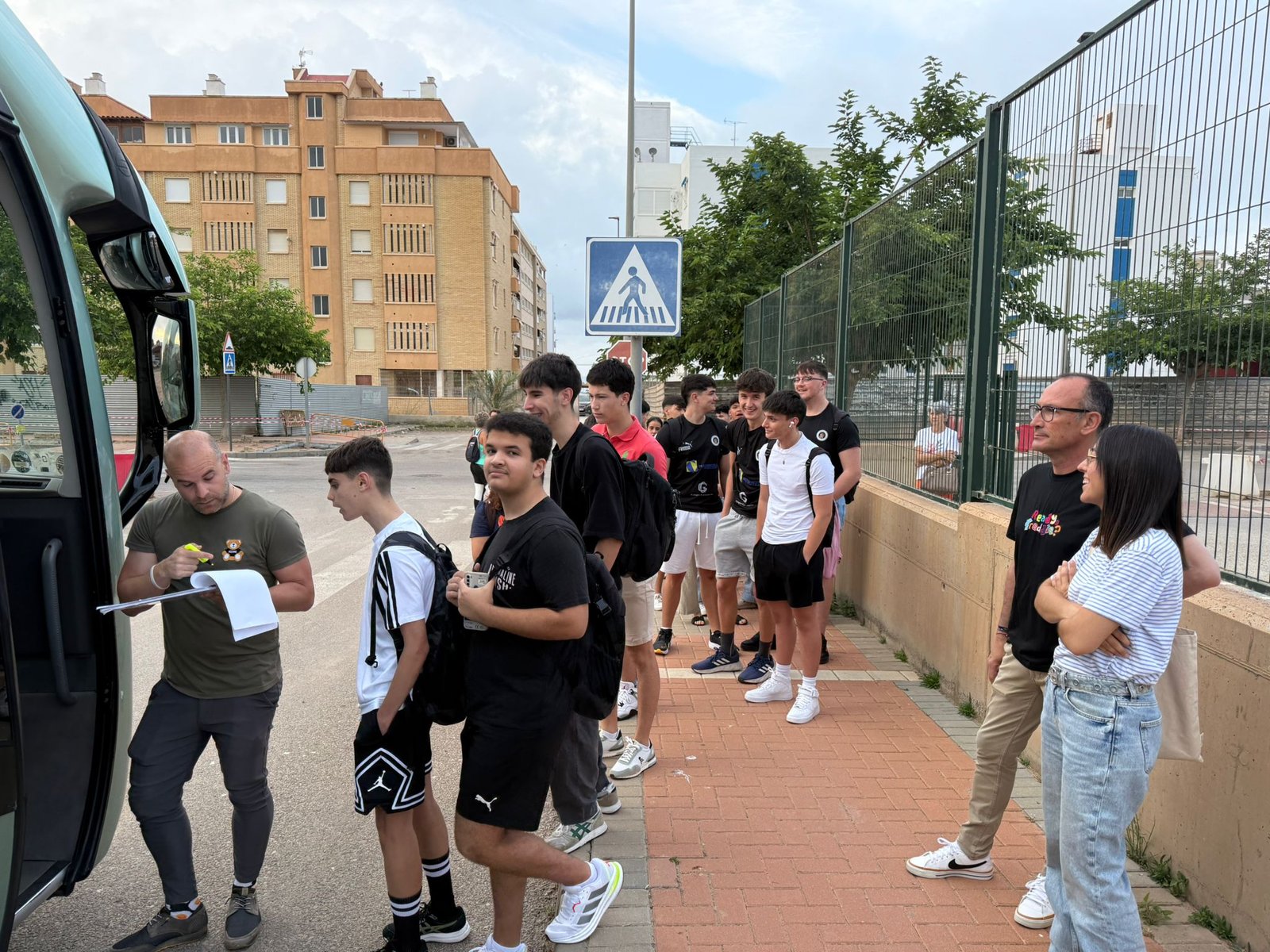 El Consejo Municipal nuevamente pone un servicio de autobús gratuito para los estudiantes que son examinados ...