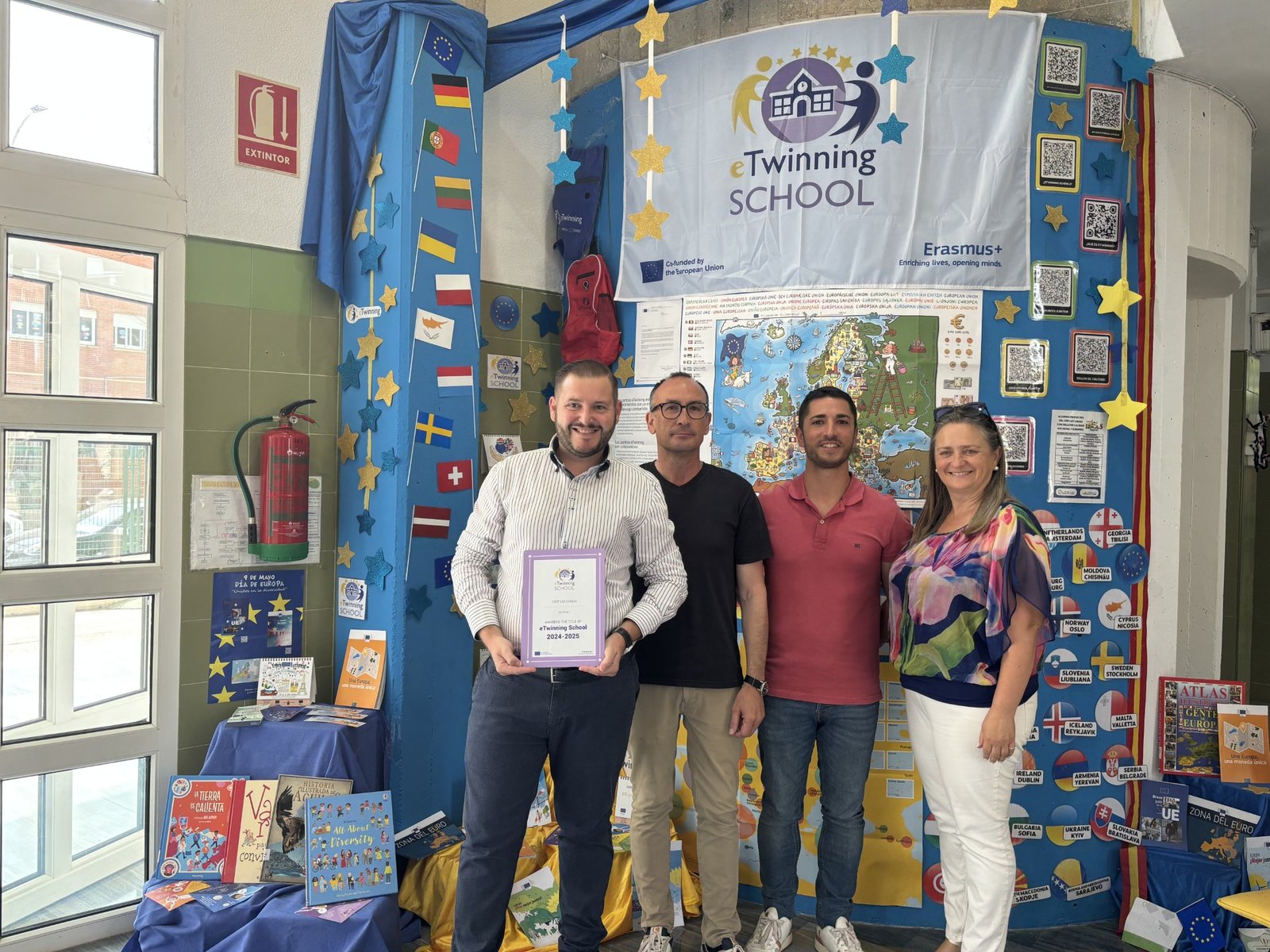 Lomas se convierte en el primer centro de educación primaria y primaria de la ciudad que obtuvo ...