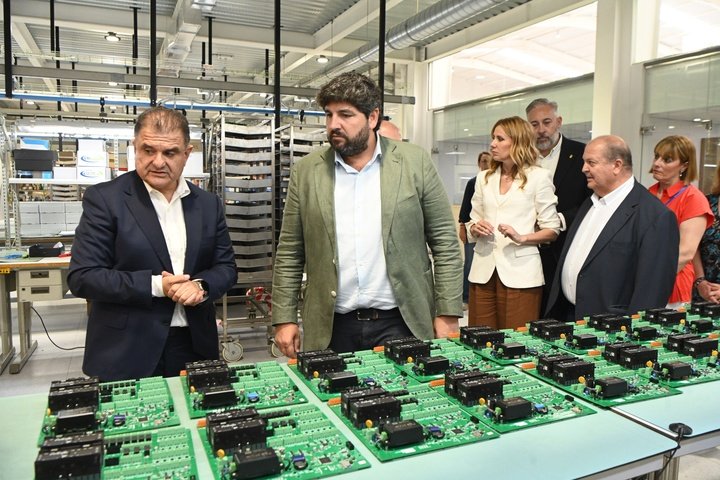 López Miras abre las nuevas instalaciones Gesproga Solutions