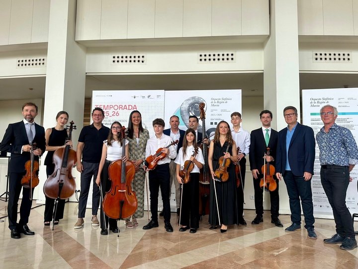 Los músicos de la Orquesta Sinfónica, la orquesta joven y la orquesta de los solicitantes en la región de Murcia participaron en la presentación ...
