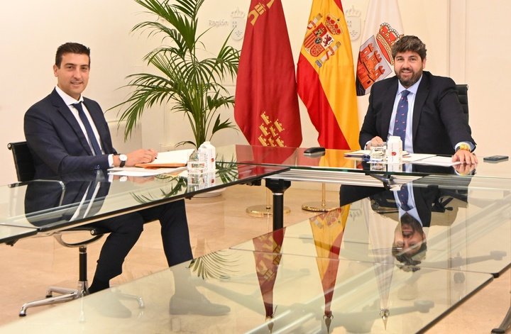 López Miras se encuentra con el alcalde de Blanca, Pablo Cano