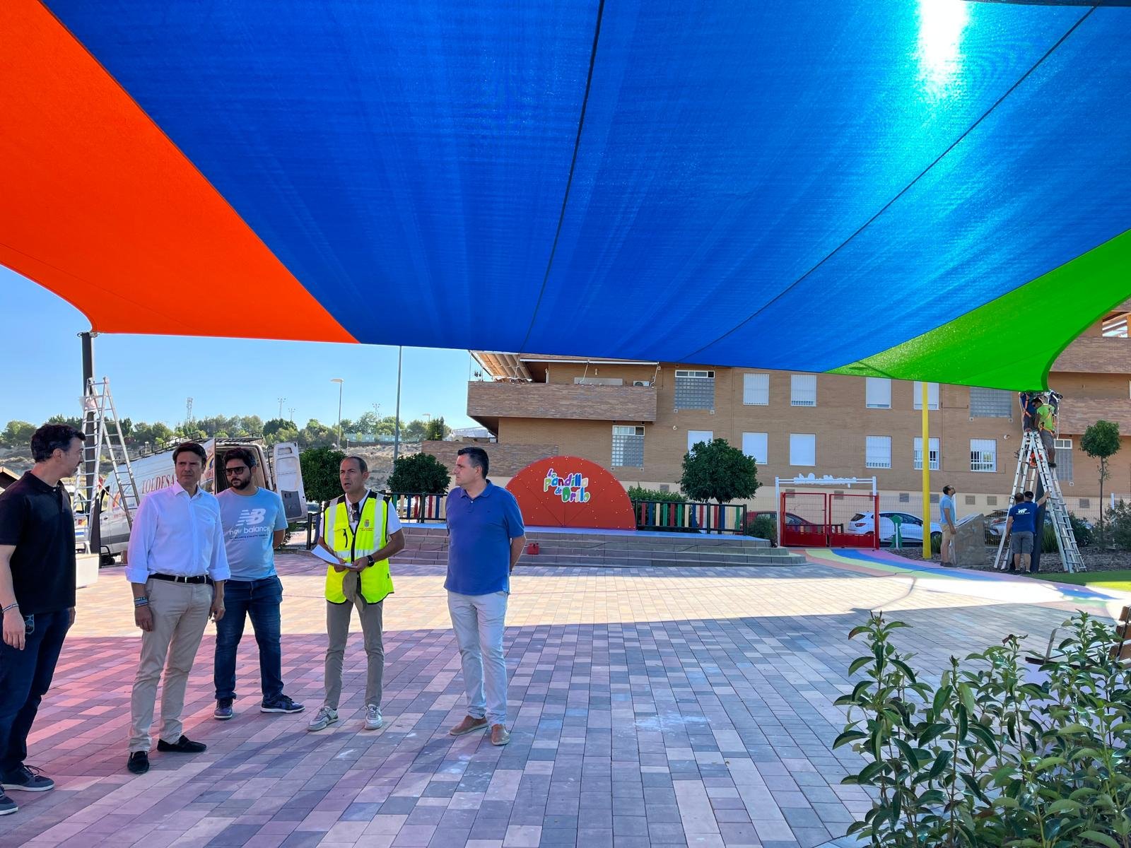 Vía Pública Molina Parque La Pandilla de Drilo Dotación de Vela de Sombra Visita alcalde Foto1