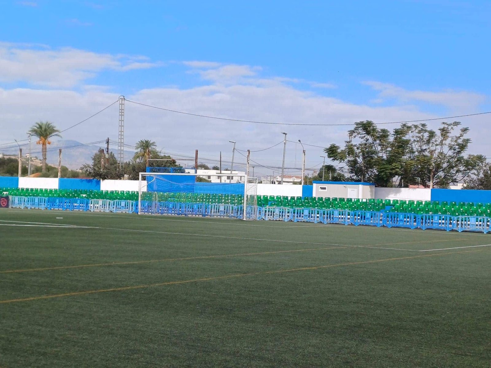 Deporte Reparación vallado perimetral y sustitución césped en Sánchez Cánovas Foto