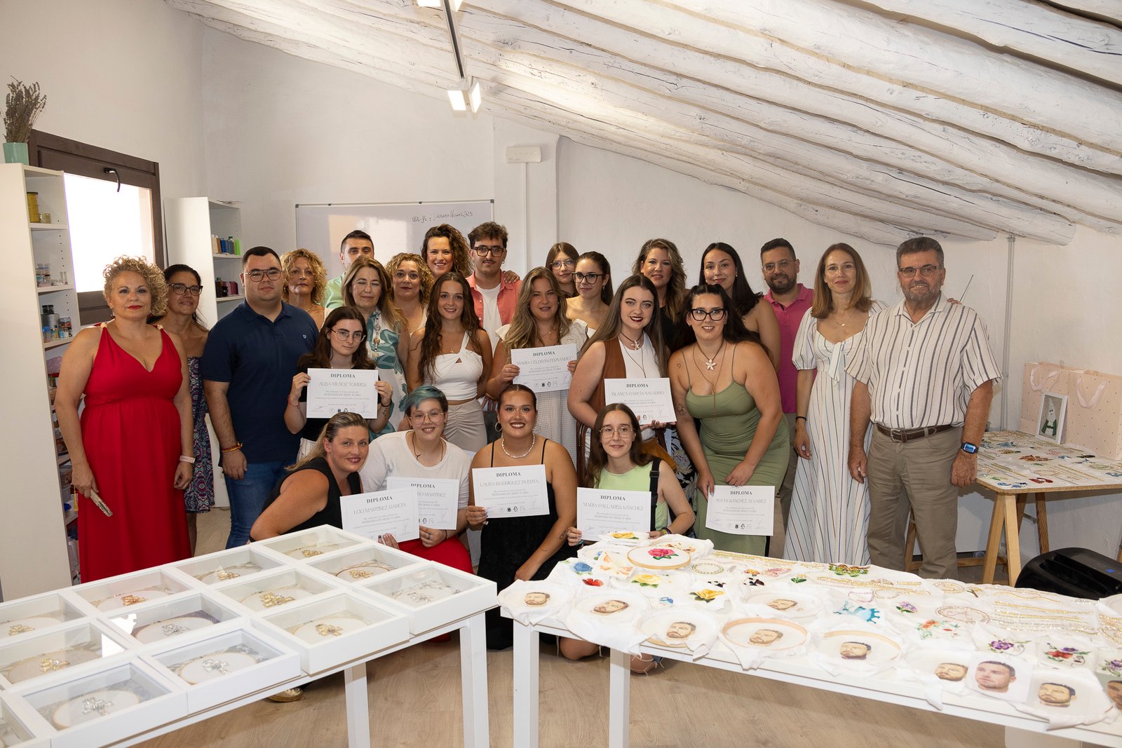 12/08/2025 Entrega de diplomas del Curso de bordado de seda y oro