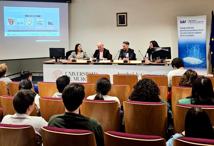 Imagen de una de las charlas organizadas por la Cátedra Fundación Integra Digital sobre Identidad y Derechos Digitales