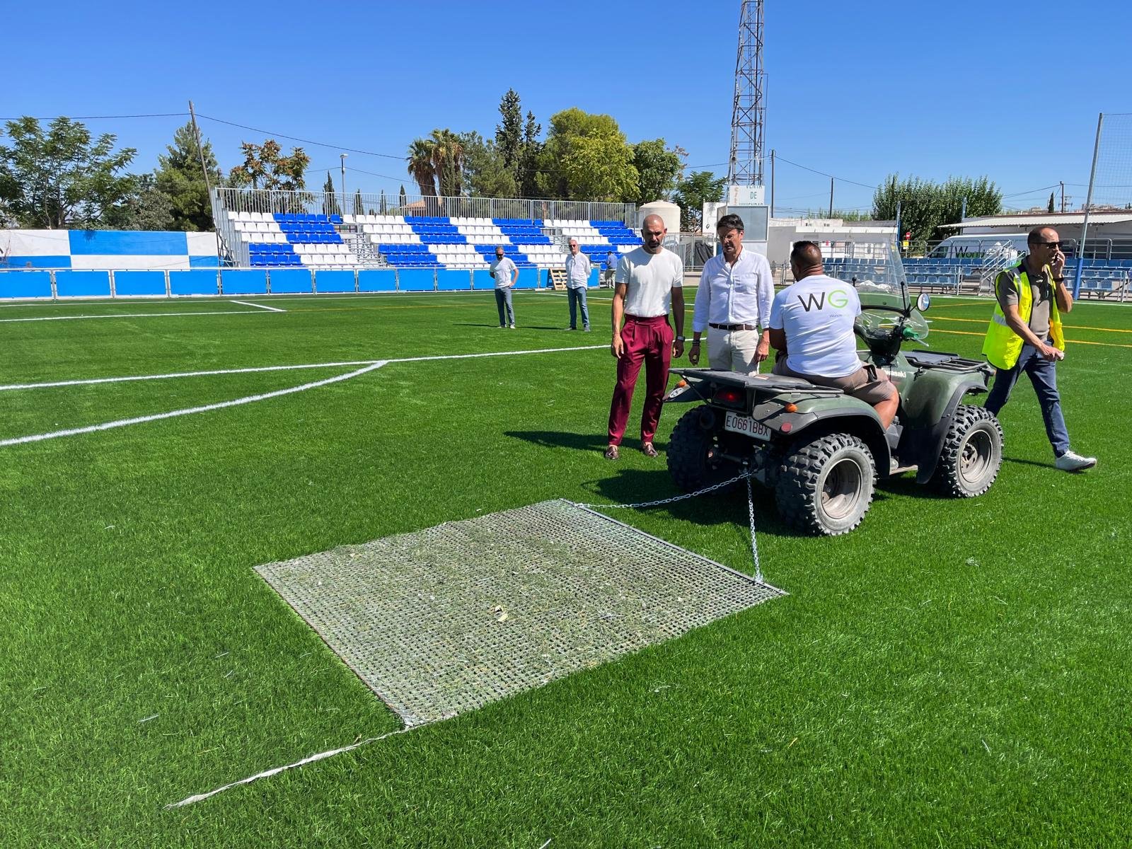 Reparación vallado perimetral y cambio césped en Estadio Sánchez Cánovas Foto1
