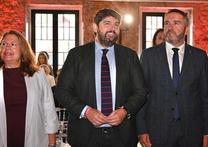 López Miras preside el acto organizado por la Confederación Regional de Organizaciones Empresariales de Murcia (Croem) con motivo del Día Regional...