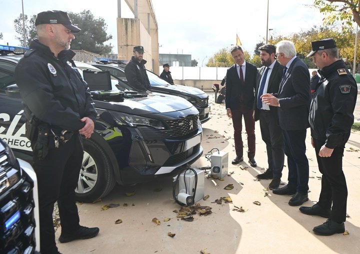 López Miras visitó hoy el Centro Integral de Seguridad de Torre Pacheco acompañado por el alcalde del municipio, Pedro Ángel Roca