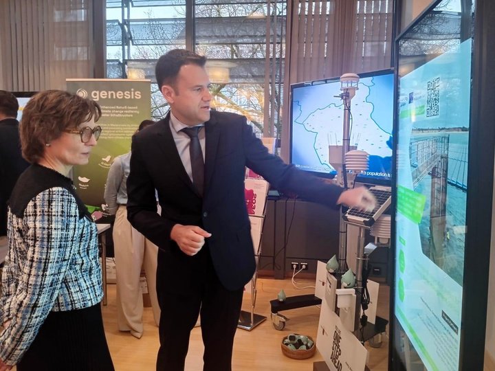 El director general del Agua, José Sandoval, junto a la comisaria europea de Medio Ambiente, Resiliencia Hídrica y Economía Circular Competitiva,...