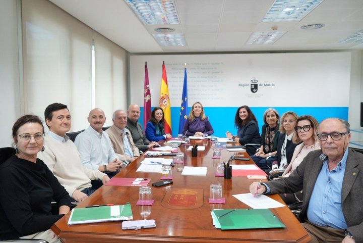 La consejera de Política Social, Familias e Igualdad, Conchita Ruiz, preside el jurado de los Premios regionales de Voluntariado