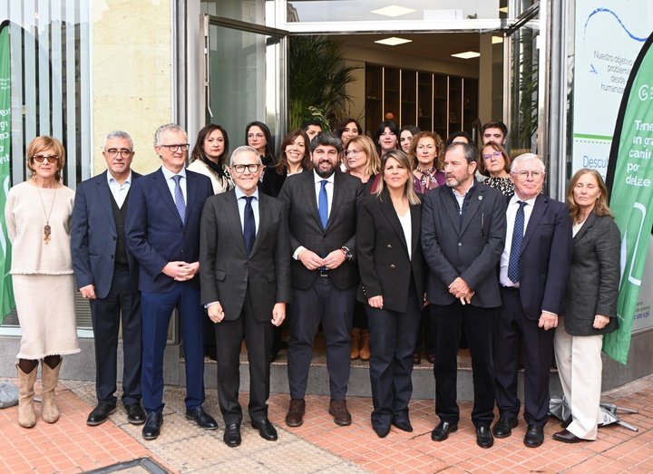 El presidente de la Comunidad, Fernando López Miras, inaugura la nueva sede de la Asociación Española contra el Cáncer (AECC) en Cartagena