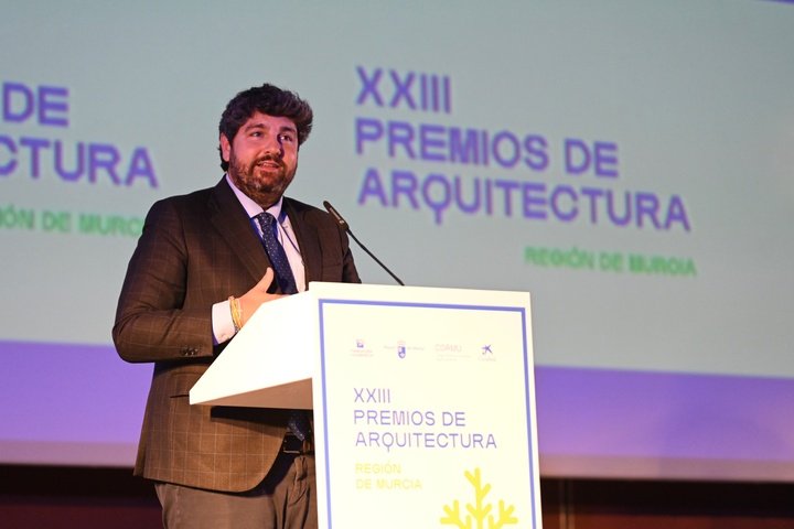 Fernando López Miras, durante el acto de entrega de los XXIII Premios de Arquitectura de la Región de Murcia (2)
