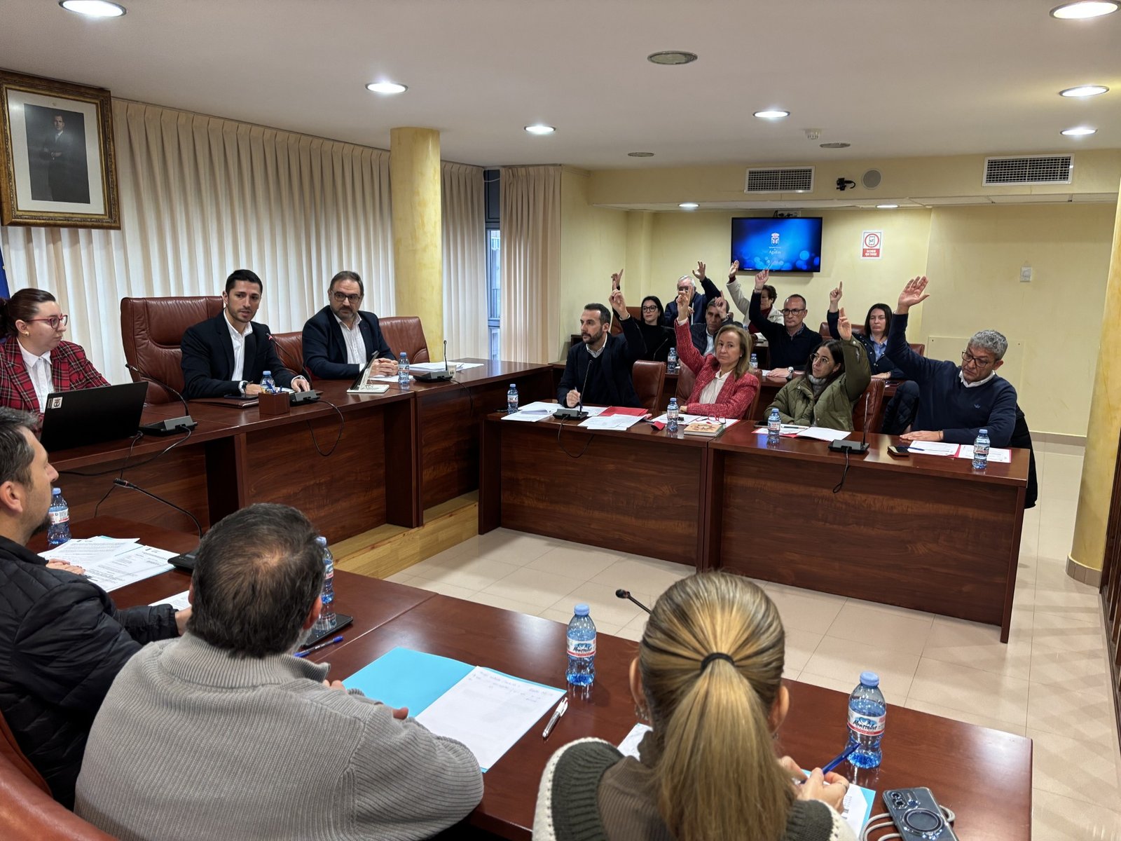 El Pleno da luz verde a la aprobación definitiva de un presupuesto que sitúa al Ayuntamiento de Águi...