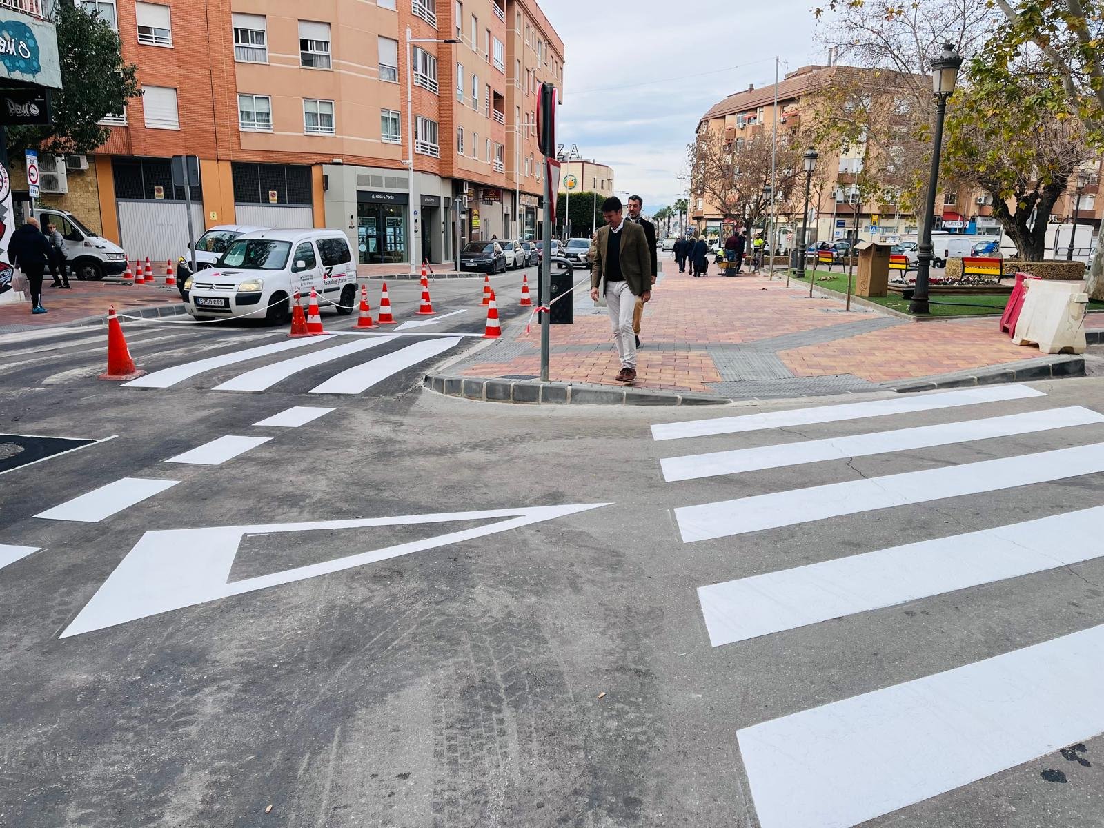 Vía Pública Mejora la seguridad peatonal en Avenida de Granada Visita fase final obras Foto1