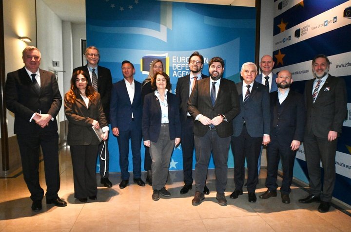 El jefe del Ejecutivo de la Región de Murcia, Fernando López Miras, visita en Bruselas la Agencia Europea de Defensa