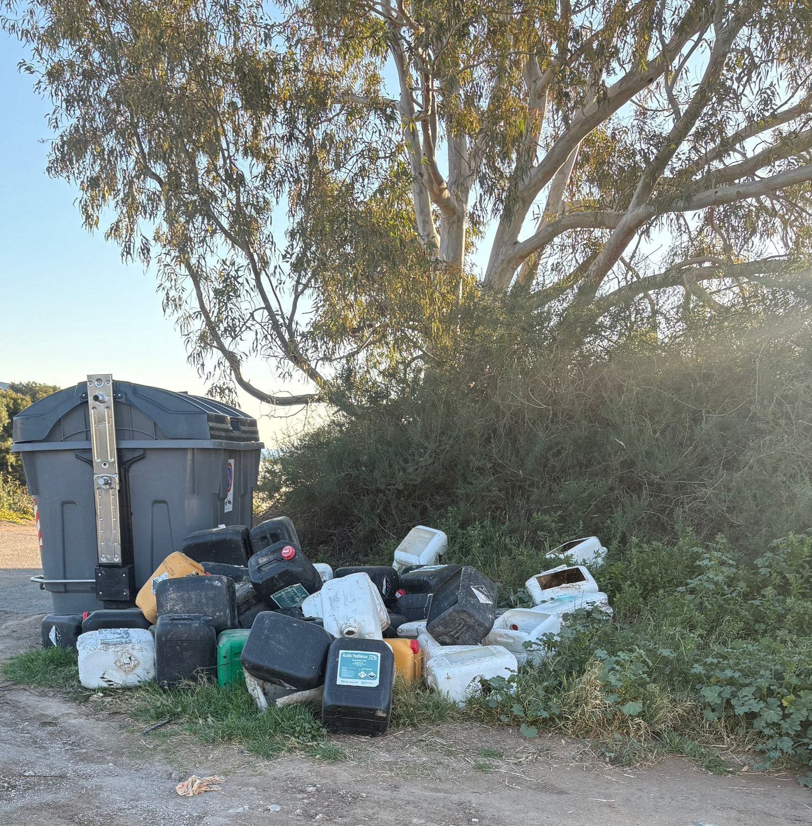 El Ayuntamiento recuerda que los residuos de origen industrial y agrícola deben ser entregados a ges...