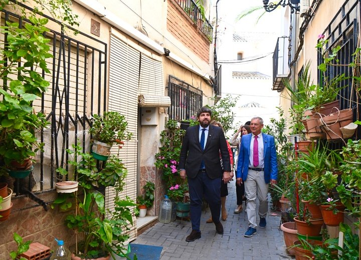 López Miras se reúne con el alcalde de Ojós (2)